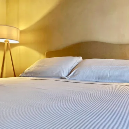 Wonderful A Few Steps From The Duomo - Milan Bed & Breakfast 3*
